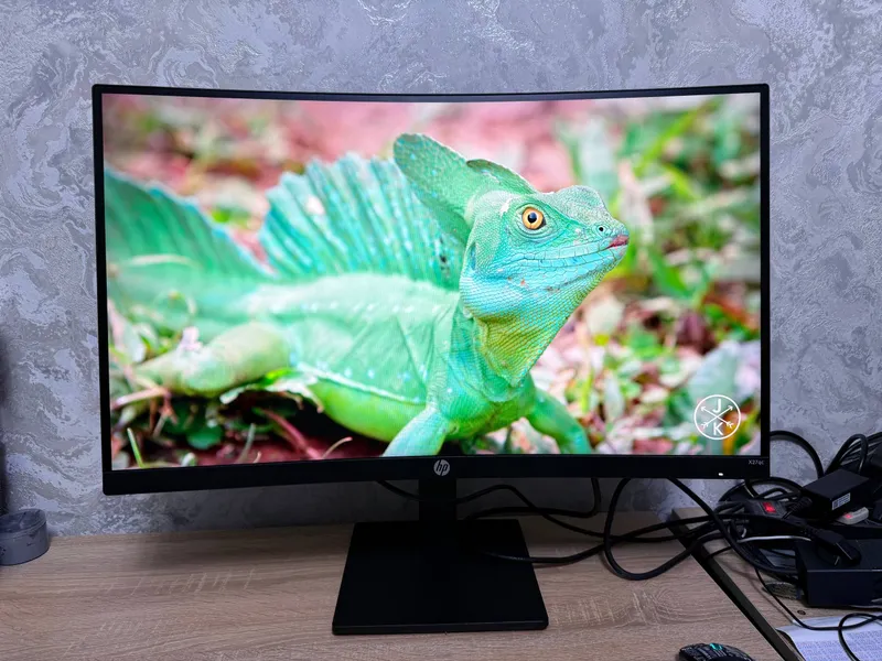 HP 27" monitori 2 HP 27" monitori 2