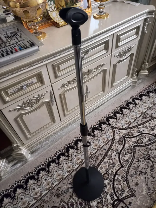 Mikrafon stoyka sotiladi