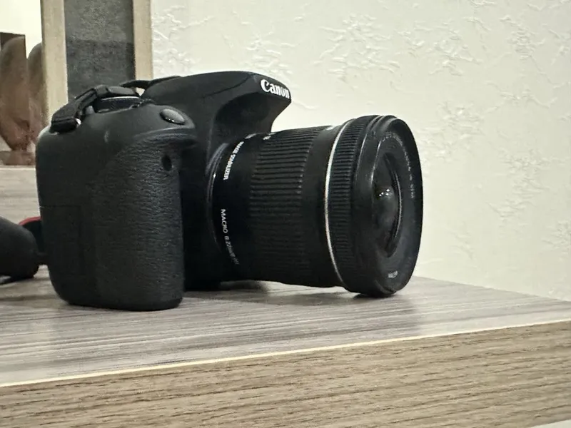 Продам свой фотоаппарат / Canon 800 EOS
