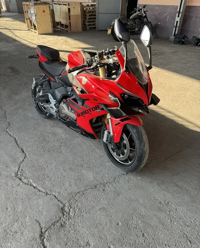 QJ Moto 550S. 1 QJ Moto 550S. 1