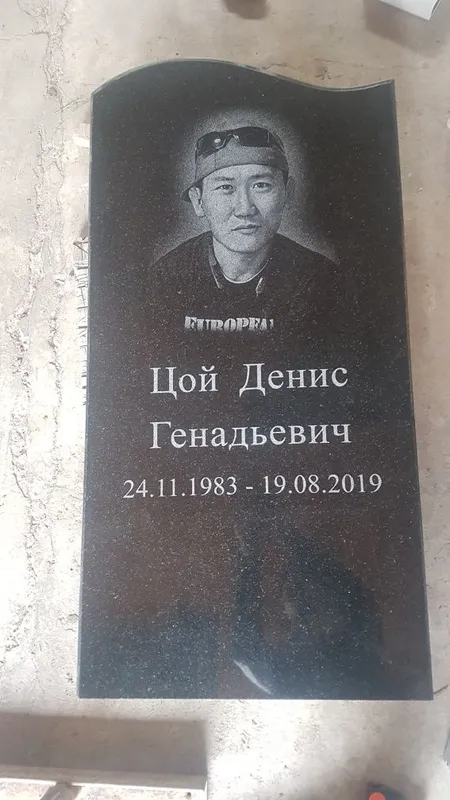Памятники из черного гранита — фото 3