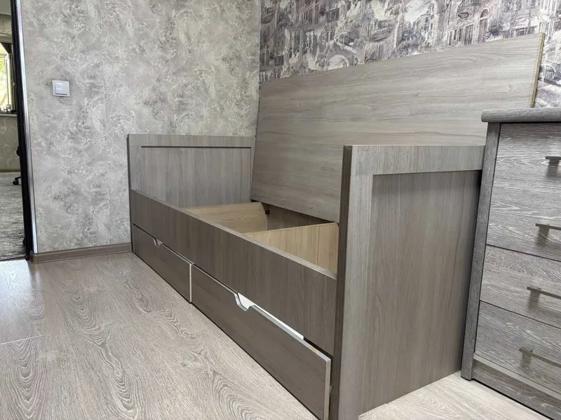 Bir kishilik karavot + ortopedik matras sotiladi. 6 Bir kishilik karavot + ortopedik matras sotiladi. 6