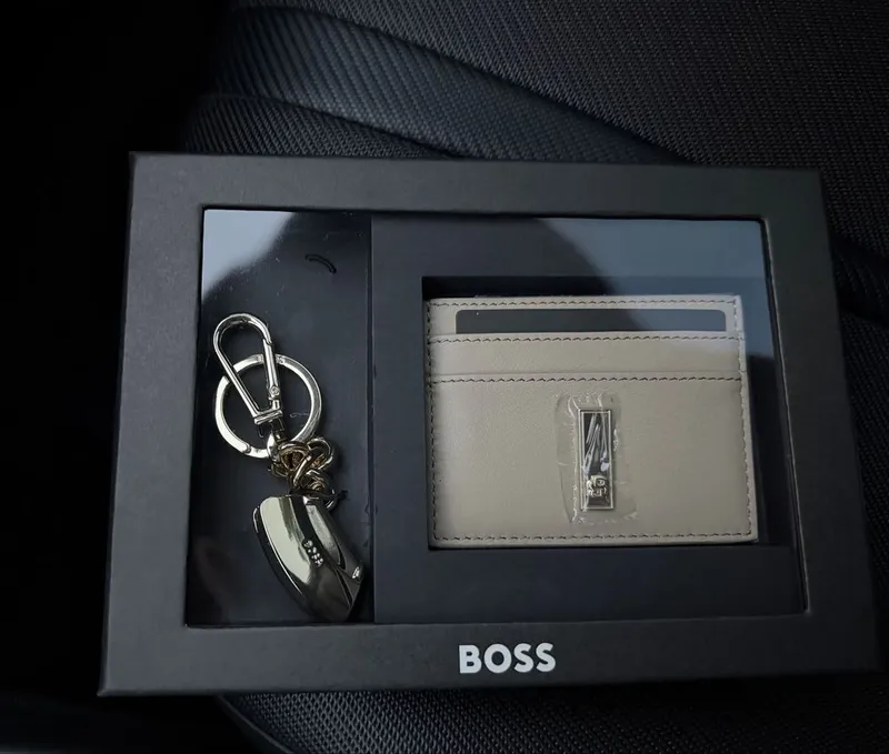 Оригинальный подарочный набор BOSS (Картхолдер + Брелок) 1
