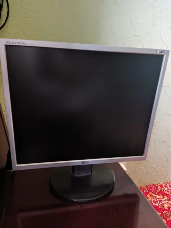 Монитор LG Flatron L1953S 19 дюймов VGA 1
