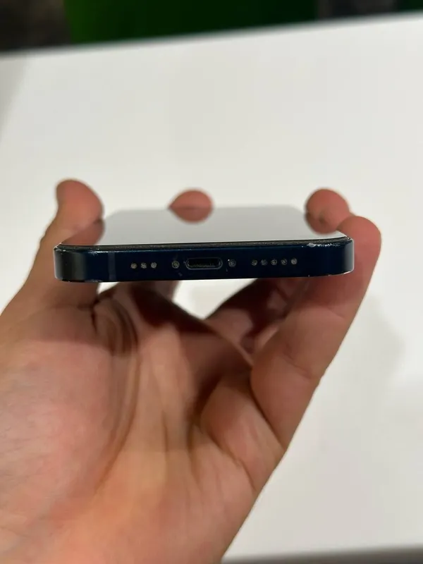 iPhone 13 • 128GB • Dark Blue 4