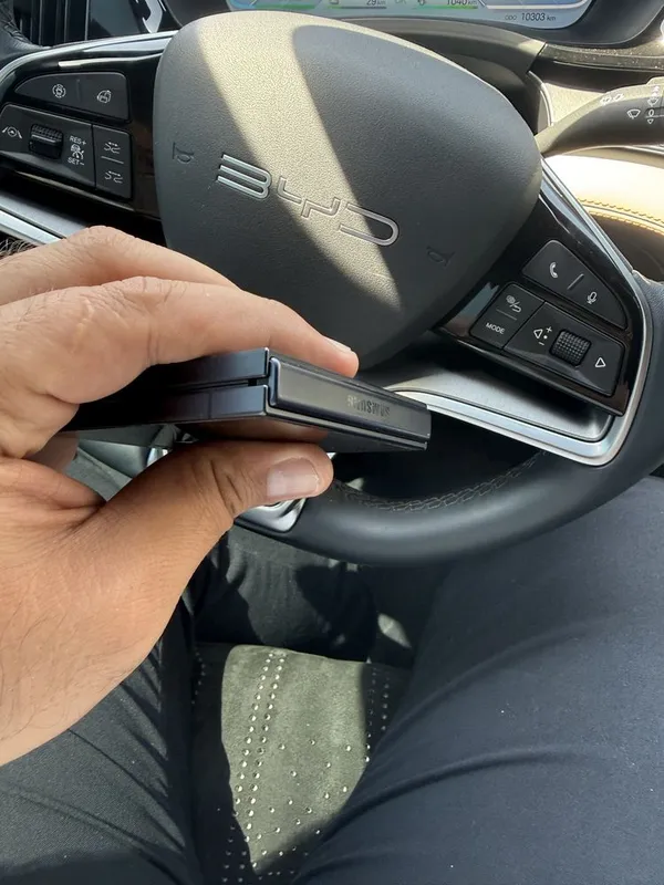 Samsung Z Flip 7 — фото 2