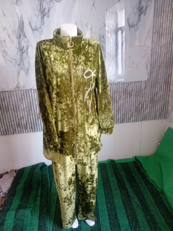 Ayollar kiyimi