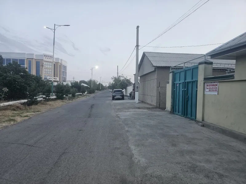 Vayenniy garadok "CLAVEJIO" gasti yoninida 2 sotixli kotedj sotiladi.