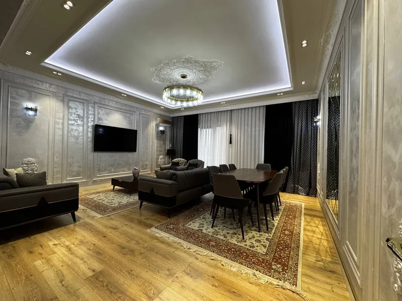 Продаётся 4-комнатная квартира, 148 м², 6/7, 4 балкона — Яккасарайский район