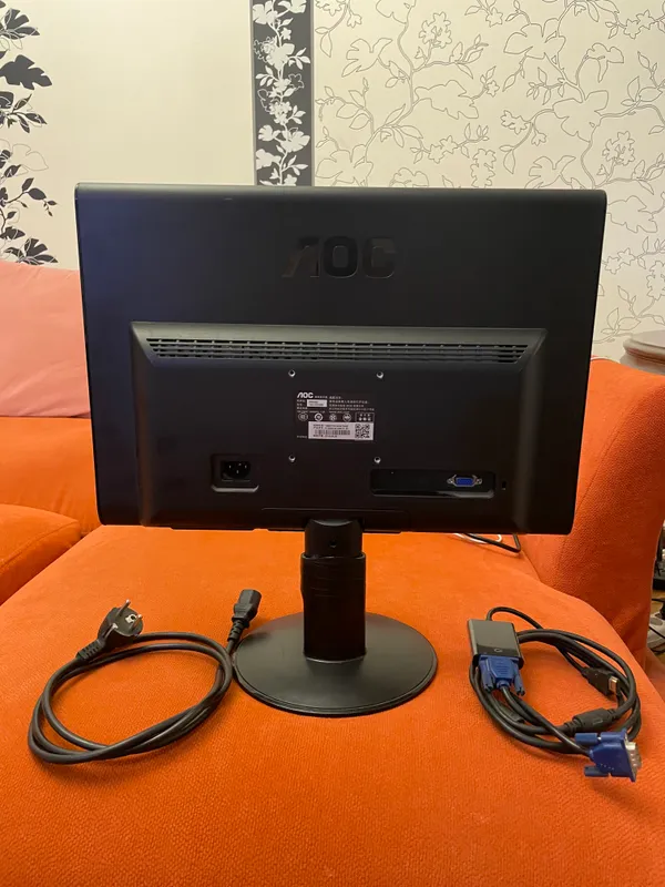AOC E950Swn 18.5" (1366x768) monitor 3 AOC E950Swn 18.5" (1366x768) monitor 3