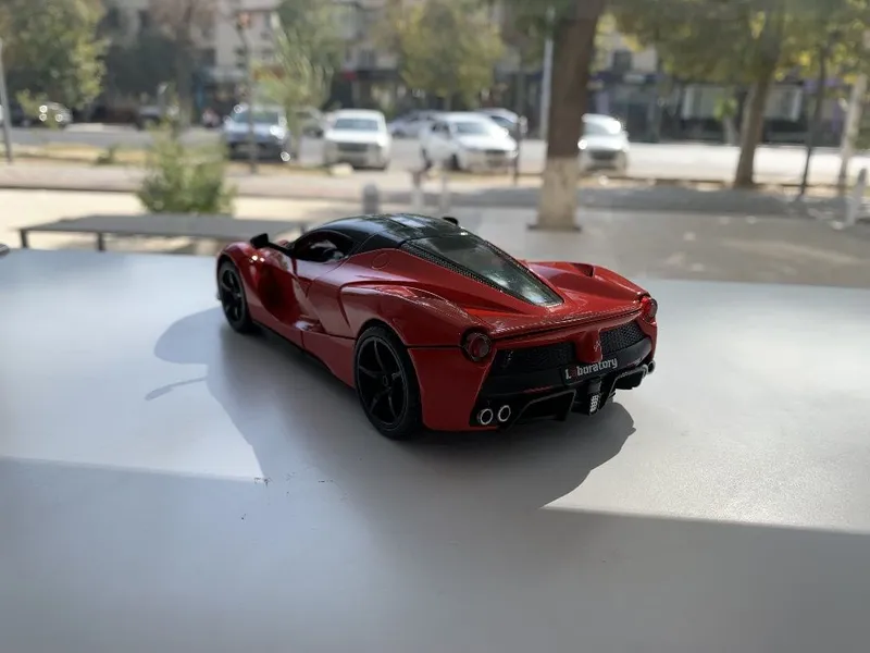 Моделька LaFerrari 1:24 2
