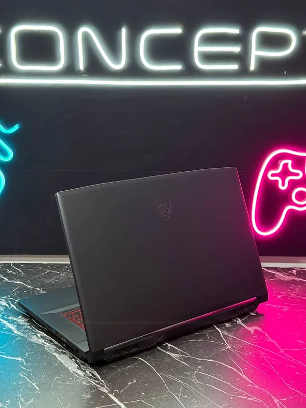 Kuchli igrovoy noutbuk MSI Thin 17 4