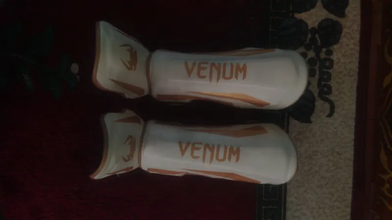 Перчатки и бинты Venum 3 Перчатки и бинты Venum 3
