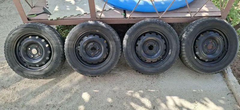 Продам комплект зимних колёс