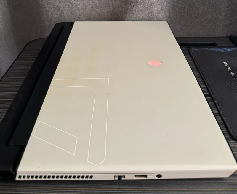 Dell Alienware m17 R2/ CORE i7/9th Gen 5 Dell Alienware m17 R2/ CORE i7/9th Gen 5