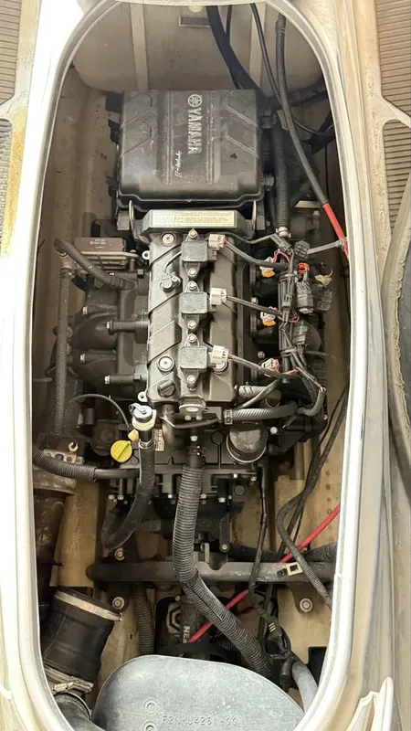 1.1 Yamaha skuter 3silindirli — фото 2