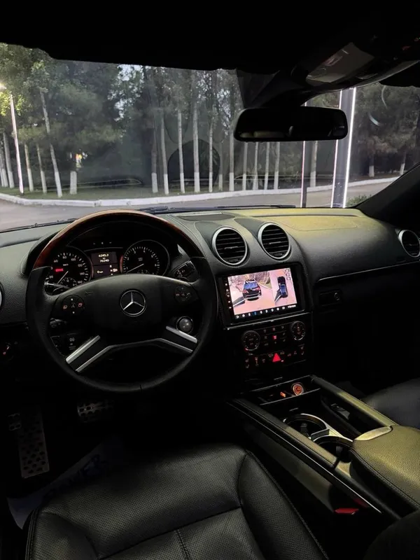 Mersadez Benz GL550 8 Mersadez Benz GL550 8