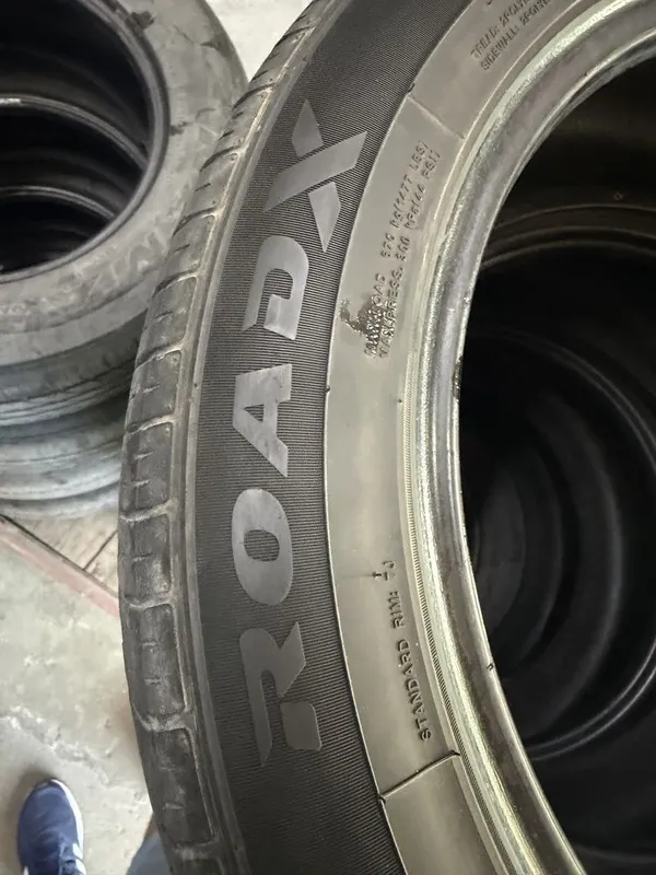 балон сотилади 215/55r17.холати ўрта. 2 балон сотилади 215/55r17.холати ўрта. 2