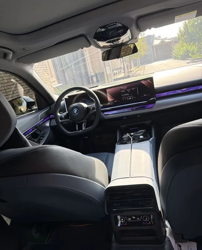 BMW i5 40 l 8600 km probeg 2 BMW i5 40 l 8600 km probeg 2