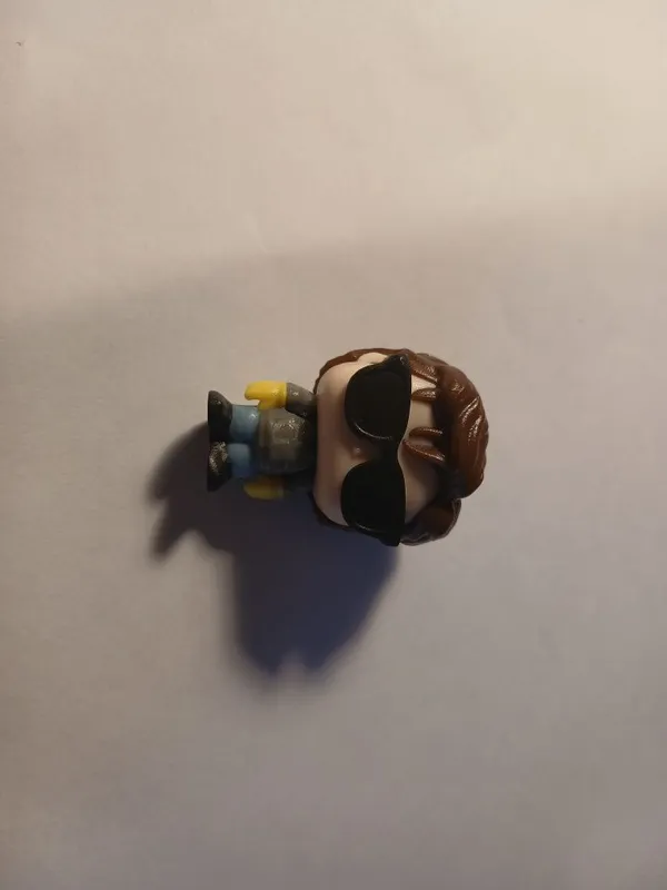 Фигурка из Stranger Things и Funko Street Stye (киндер joy) 3