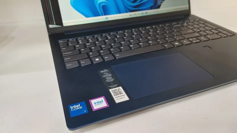 NOUTBUK Lenovo IdeaPad slim 5i Core 7 150U 10yadro 12patok DDR5 16GB — фото 4