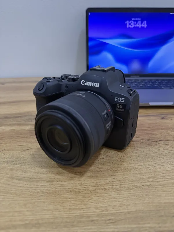 Canon EOS R6 Mark II + RF 35mm f/1.8 Macro 3