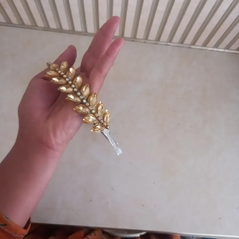Yangi yasalgan diadema ishlatilmagan