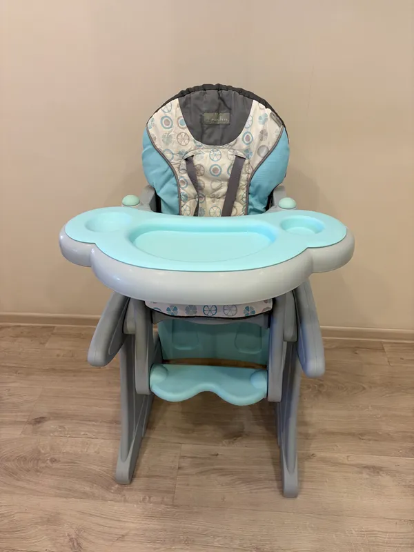 Продается детский столик для кормления mama love