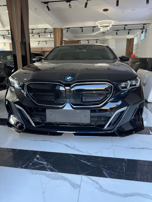 BMW i5 40L M sport