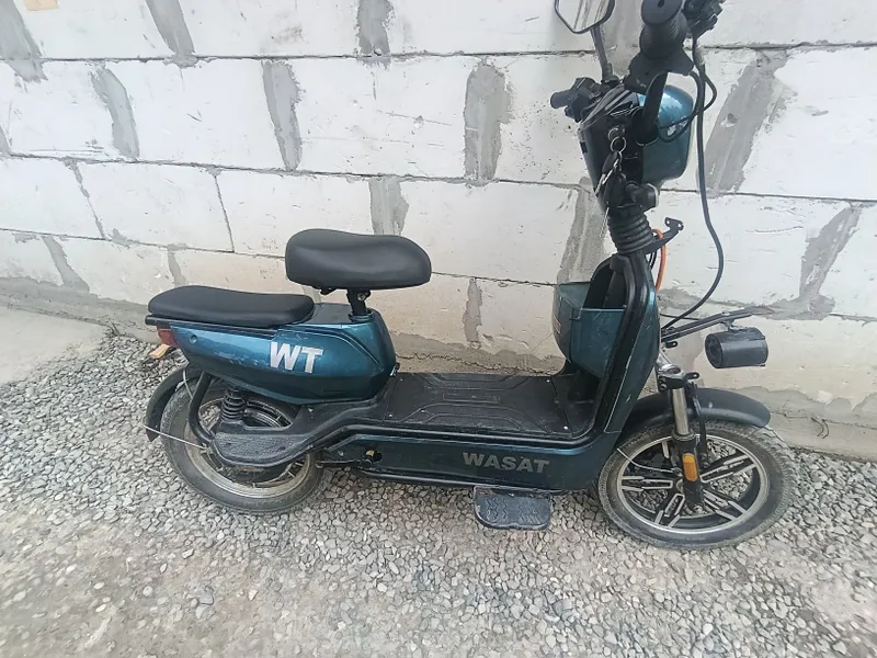 Skuter sotiladi srochno