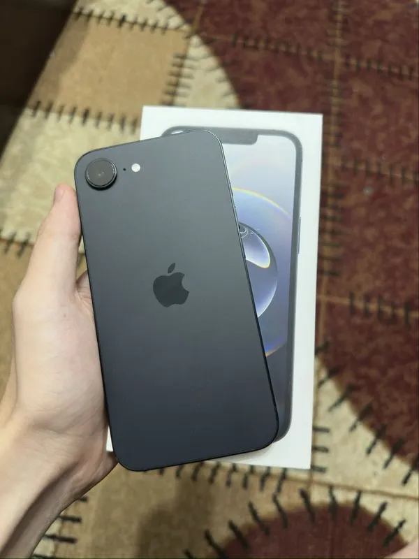 iPhone 16e, Айфон 16е 1 iPhone 16e, Айфон 16е 1