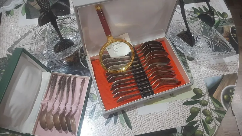 Мельхиоровый столовый комплект 2