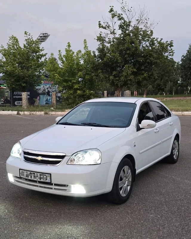 Lasetti 1.8 M/T 2009 arenda 1 Lasetti 1.8 M/T 2009 arenda 1