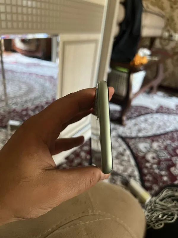 Iphone 11 holati zur tiniq turibdi — фото 6