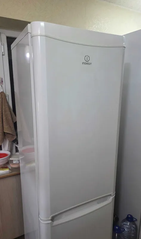 Холодильник Indesit 3 Холодильник Indesit 3