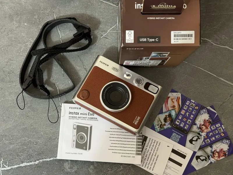 Гибридный инстакс Fujifilm Instax Mini Evo Brown 3 Гибридный инстакс Fujifilm Instax Mini Evo Brown 3