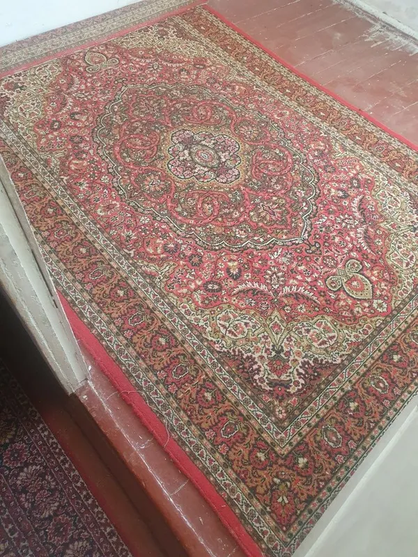 Продам маленькие ковры б/у 2 Продам маленькие ковры б/у 2