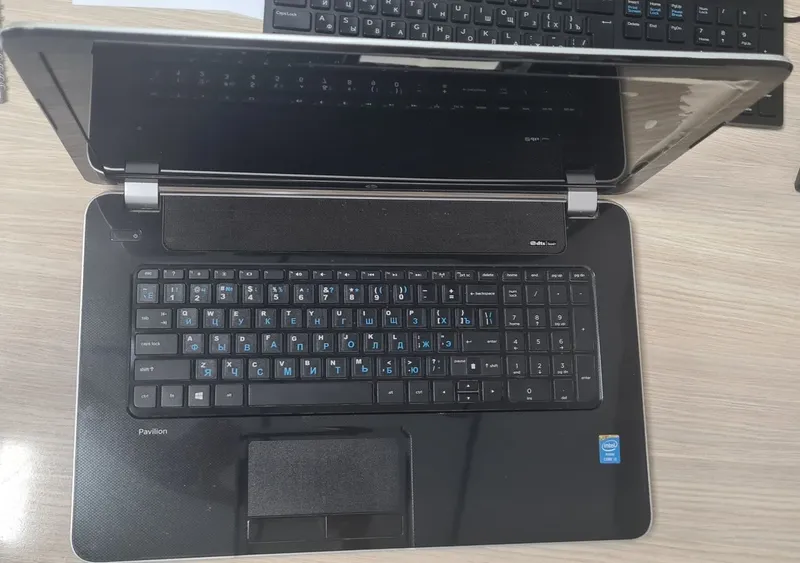HP Pavilion notebook sotiladi core i3 inside — фото 3