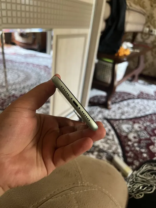 Iphone 11 holati zur tiniq turibdi — фото 7
