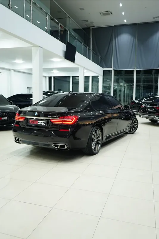BMW M760Li V12 xDrive 3 BMW M760Li V12 xDrive 3