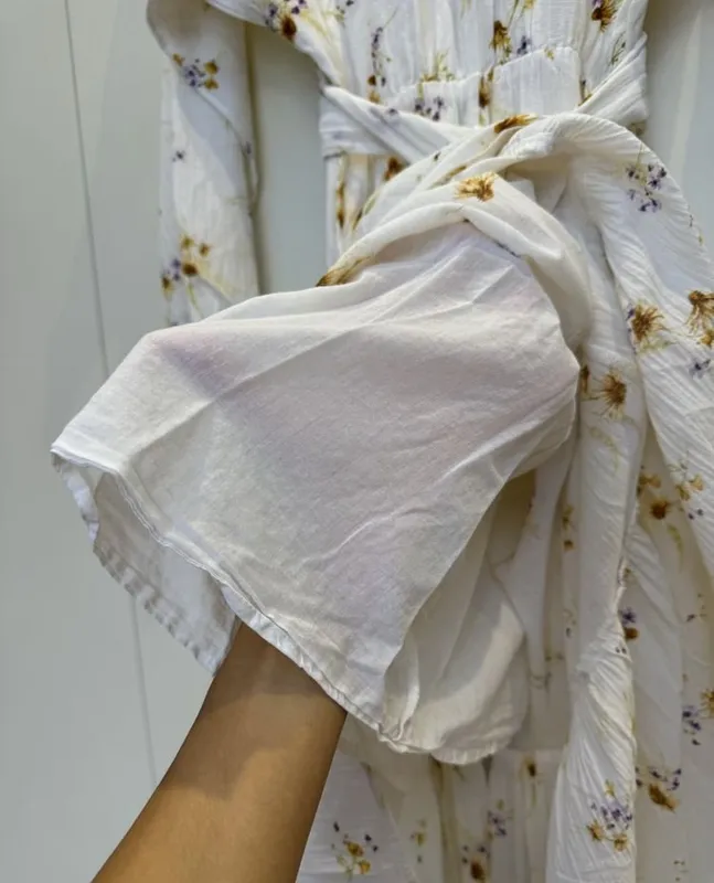 Платье H&M макси с цветочным принтом , размер S 6 Платье H&M макси с цветочным принтом , размер S 6