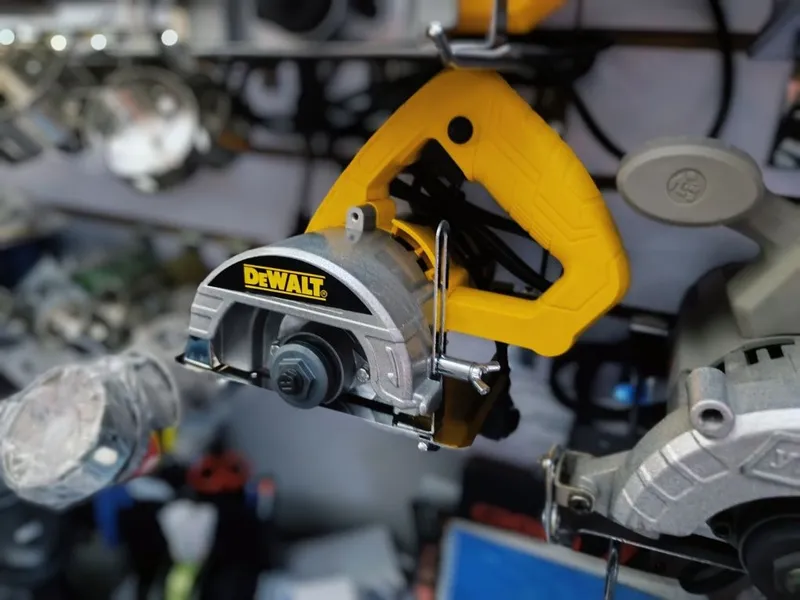 Пчелка DeWalt циркулярная пила — фото 2