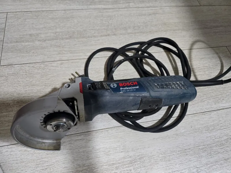 Болгарка, Шлифмашина Bosch GWS 19-