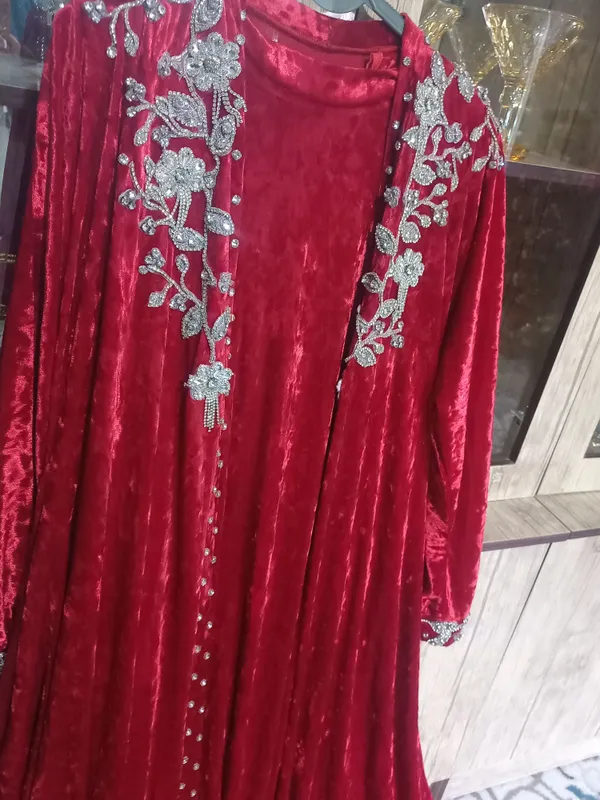 Kechki bazm va Kelinlar uchun oqshom libosi