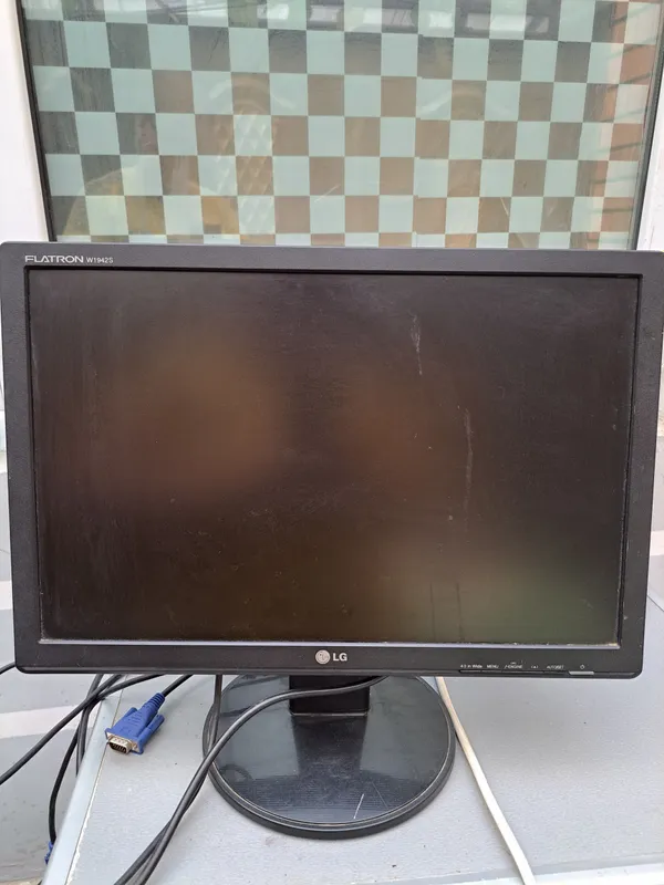 LG Flatron monitori ideal holatda sotiladi 1