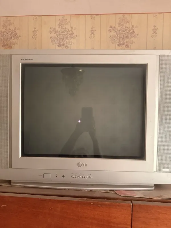 Продам не дорого телевизор LG ., в рабочем состоянии . 2