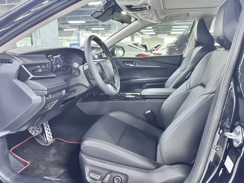 Toyota Camry Model Dual-Engine 2.0HSE Sport Lite Edition — фото 6