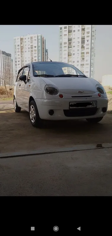 orqa eshikda Darvozaga qirilgan joyi bor