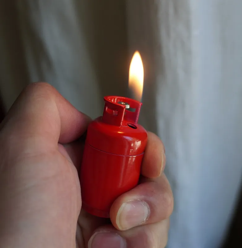 Газовая зажигалка
