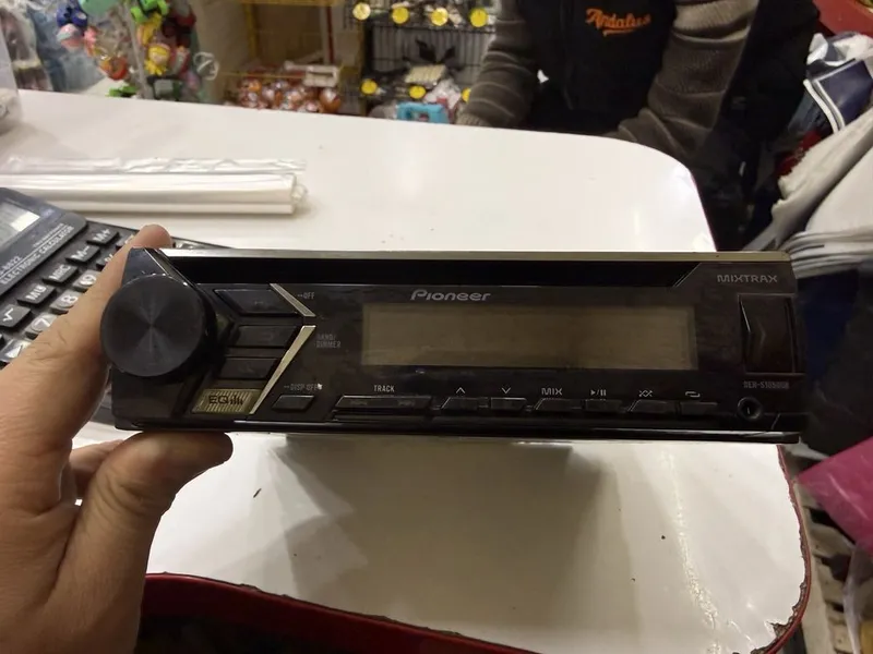 Pioner DEH - S 1050 UB sotiladi